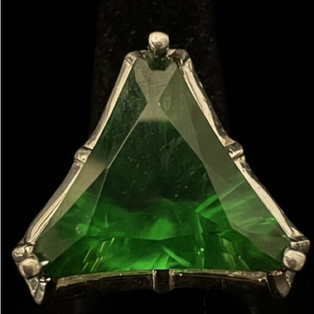 Elegant‎ Sterling Silver and Green Helenite Gemstone Ring